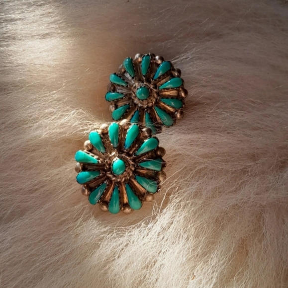Zuni Turquoise Flowers - Picture 7 of 8